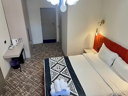 Naya Hotel