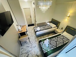 Naya Hotel
