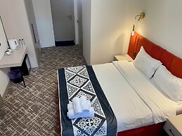 Naya Hotel