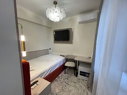 Naya Hotel