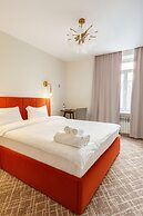 Naya Hotel