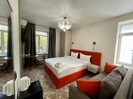 Naya Hotel