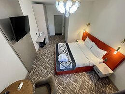 Naya Hotel