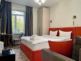 Naya Hotel