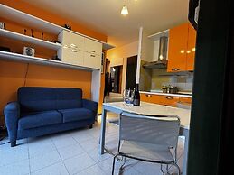 Bright Apartment With Pool Near the sea