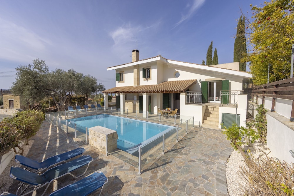 Rhodia Villa in Steni