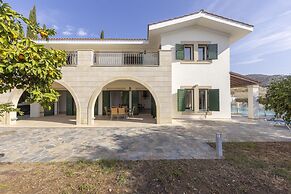 Rhodia Villa in Steni