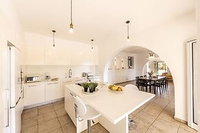 Rhodia Villa in Steni