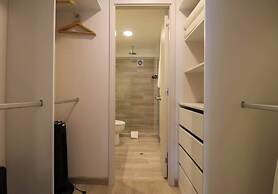 w Beautiful 2BR w Balcony in Miraflores