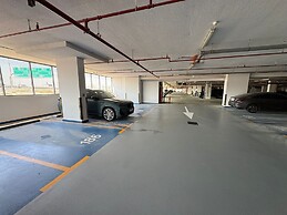 Stylish 1BR Apartment at Golf Gate