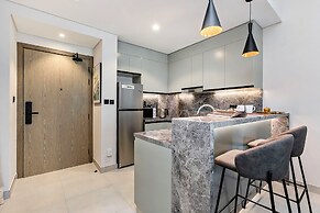 Stylish 1BR Apartment at Golf Gate