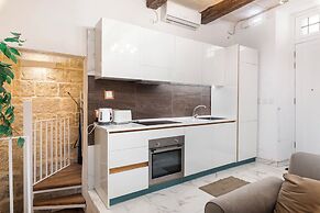 Traditional Townhouse - Rooftop Seaviews