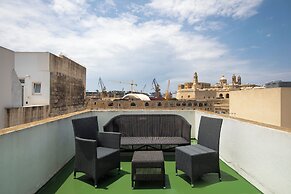 Traditional Townhouse - Rooftop Seaviews