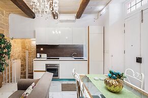 Traditional Townhouse - Rooftop Seaviews