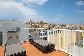 Traditional Townhouse - Rooftop Seaviews