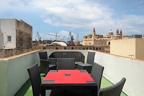 Traditional Townhouse - Rooftop Seaviews