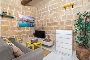 Traditional Townhouse - Rooftop Seaviews