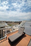 Traditional Townhouse - Rooftop Seaviews
