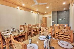 OnlyStay Surya Mall Road Manali