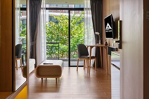 Wyndham Garden 1220 Modern Studio Next to Naitho