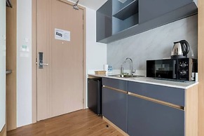 Wyndham Garden 1220 Modern Studio Next to Naitho