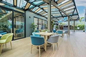 Wyndham Garden 1220 Modern Studio Next to Naitho