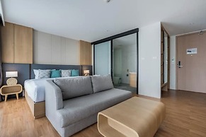 Wyndham Garden 1220 Modern Studio Next to Naitho