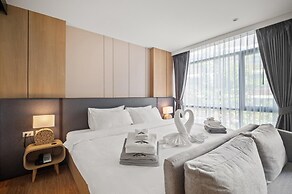 Wyndham Garden 1220 Modern Studio Next to Naitho