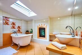 Comfortable Holiday Home, Pool, Sauna, Jacuzzi