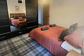 3 Bed House - Sea Views, Balcony, Parking, Pets