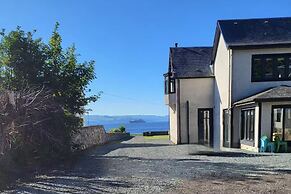 3 Bed House - Sea Views, Balcony, Parking, Pets