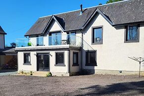 3 Bed House - Sea Views, Balcony, Parking, Pets