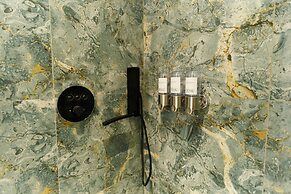 Roka Hotel