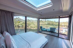 Roka Hotel