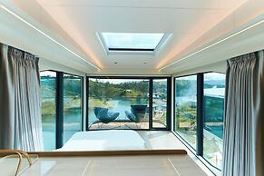 Roka Hotel