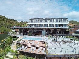 Roka Hotel
