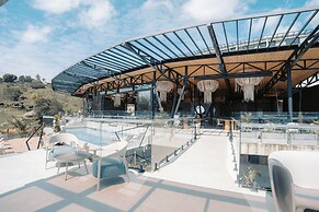 Roka Hotel