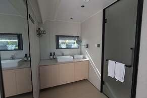 Roka Hotel