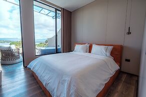 Roka Hotel