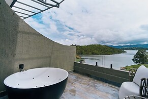 Roka Hotel