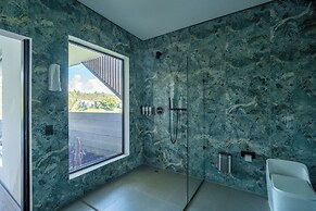 Roka Hotel