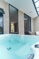 Roka Hotel