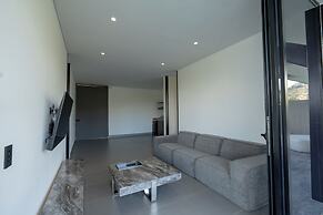 Roka Hotel