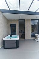 Roka Hotel