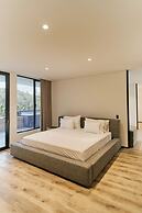 Roka Hotel