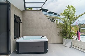Roka Hotel