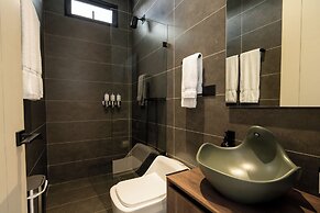 Roka Hotel