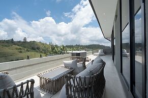Roka Hotel