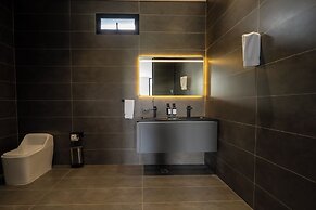 Roka Hotel