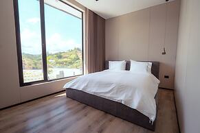 Roka Hotel